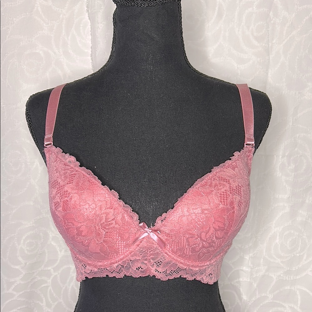 Unbranded pink padded lace floral bra with underwire. Size 38 C.